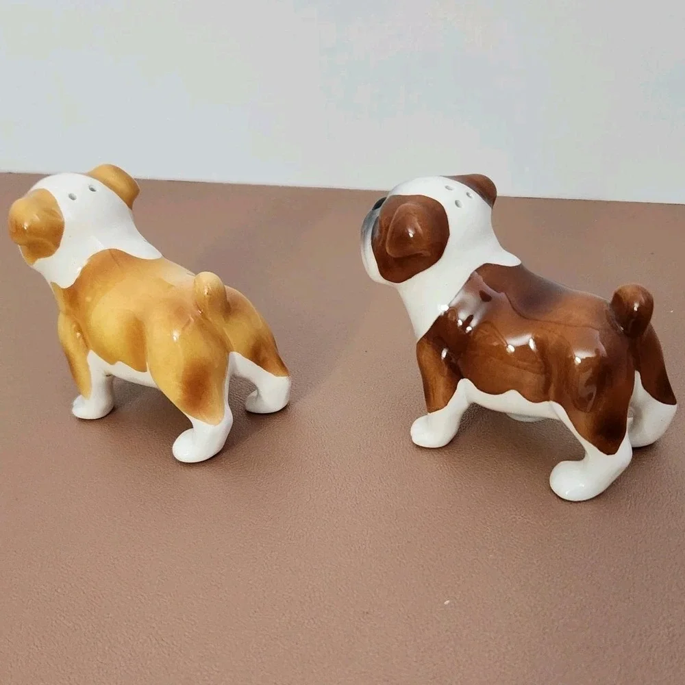 Bulldogs Attractives Salt Pepper Shaker Made of Ceramic Magnetic New *No Box